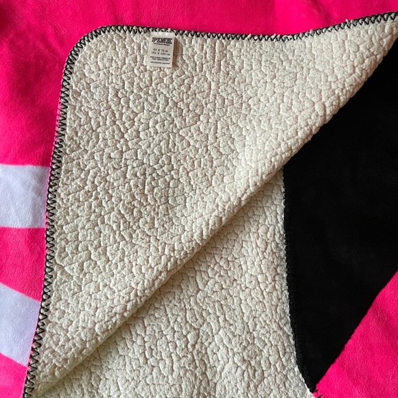 Victoria’s Secret Sherpa blanket. 60”W x 72”L - Picture 2 of 4